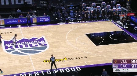 开云体育-1.6秒极限操作！福克斯后场长传 巴恩斯一击必杀