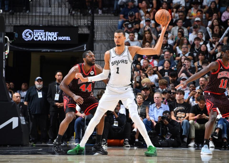 开云下载-文班41+16+3帽！马刺横扫公牛豪取9连胜 近27战25胜追雷霆